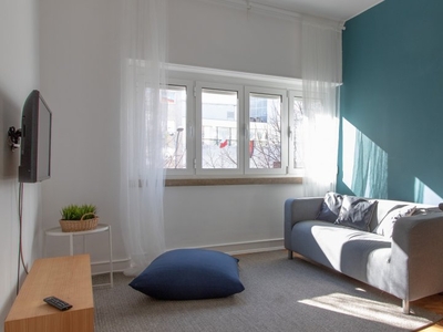 Apartamento espaçoso com 4 quartos para arrendar em Campolide, Lisboa