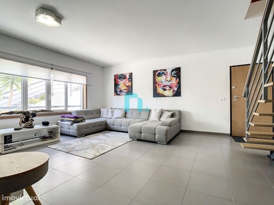 Apartamento T3+1 Duplex, em Condomínio Fechado, na Galiza - Estoril