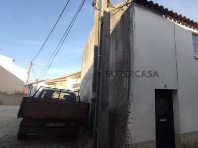 Casa Antiga T2 à venda em Escalos de Baixo e Mata