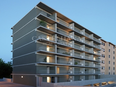 Apartamento T2 com varanda e lugar de garagem, inserido em novo empreendimento no Porto