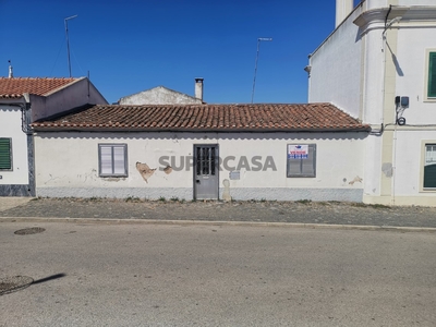 Casa Térrea T3 à venda na Rua de Nossa Senhora