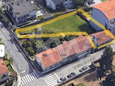 Moradia para restauro + Terreno urbano para construção na Rua Senhora do Porto , 598 - 4250-452 Porto