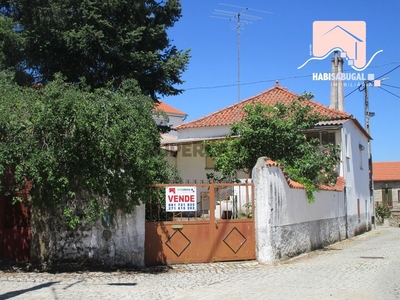 Moradia T2 Duplex à venda em Lajeosa e Forcalhos