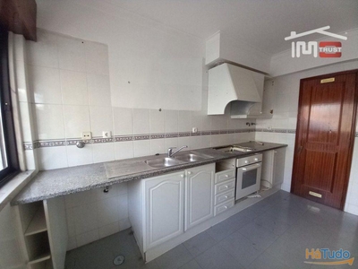 Apartamento T2 R/ch Brandoa - Amadora