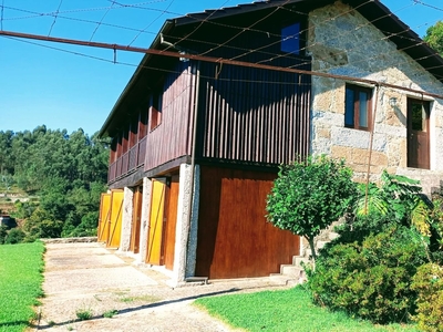 Casa de Campo T5 em Vilela, Seramil E Paredes Secas de 232 m²