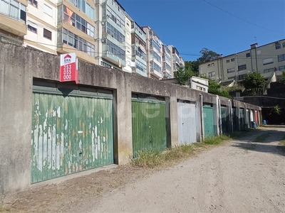 Garagem / Guimarães, Creixomil