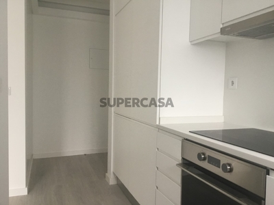 Apartamento T0 para arrendamento em Estrada de Benfica