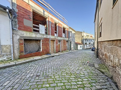 Apartamento T1, com terraço de 115m2, em Campanhã, Porto