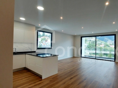 Apartamento T2 novo com cozinha openspace em São Martinho, no Funchal