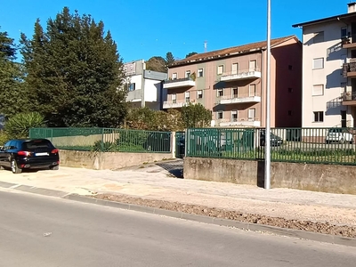 Apartamento T3 em condomínio fechado com garagem e lugar de estacionamento no exterior a 2 minutos do centro Coimbra em Eiras