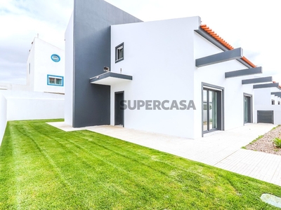 Casa em condomínio T4 Duplex à venda na Rua Vale Nogueira