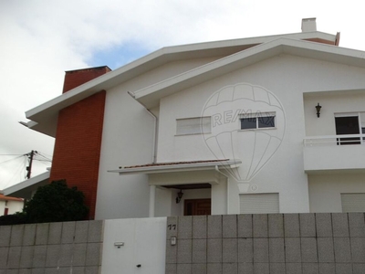 Moradia T4 para arrendar em Vila Nova da Telha, Maia