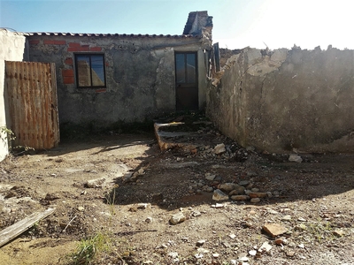 Moradia em ruína para reconstrução total em São Bartolomeu dos Galegos, Lourinhã