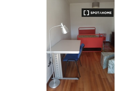 Quarto para arrendar em apartamento T4 em Coimbra