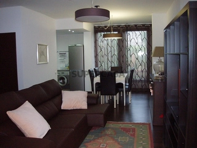 Apartamento T2 Duplex para arrendamento na Rua da Botelha