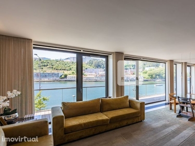 Apartamento T4 Condomínio Privado com Vistas sobre o Rio Douro