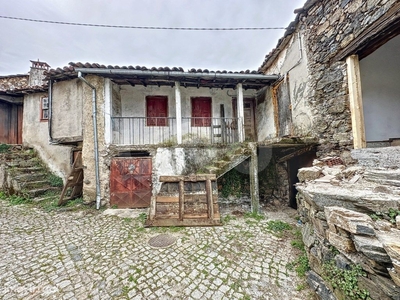 Casa Antiga em Samil