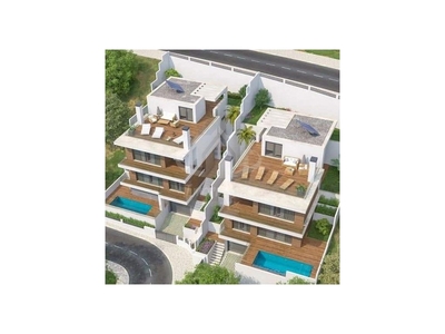 Moradia T4, com piscina, garagem, rooftop e vista desafog...