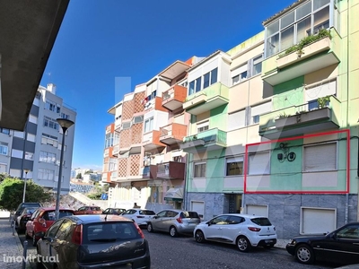 Apartamento T2 em Queluz, na Rua Dr. Joaquim Eleutério Gaspar Gomes, a