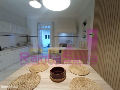 Apartamento T4 remodelado - Baixa da Cidade ( Coimbra)