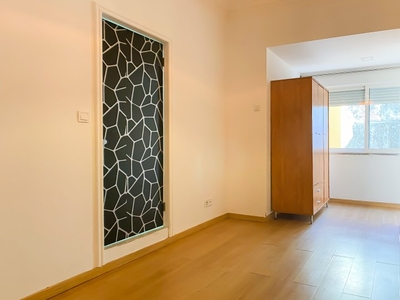 Quarto para alugar em apartamento T4 em Arroios, Lisboa