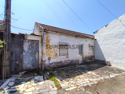 Casa Antiga T2 à venda em Travessa do Canto, Marrazes e Barosa
