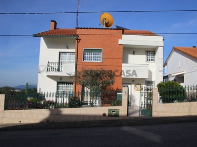 Moradia T8 à venda em Santa Clara e Castelo Viegas