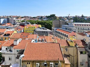 Apartamento T2 com vista cidade junto à Av. Liberdade, Lisboa