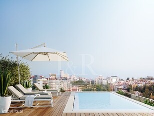 Penthouse duplex T4 com piscina privada e terraço na Praça de Espan...