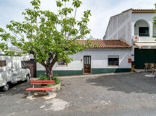 Conforto do campo e proximidade da cidade, em Viana do Alentejo