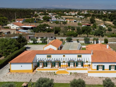Fantástica Quinta Isolada com piscina aquecida coberta e lote de 14 000 m2 (Vale De Santarém)