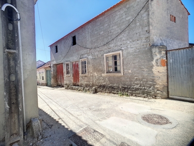 Casa tradicional portuguesa para reabilitar em Sarrazola , Cacia, Aveiro