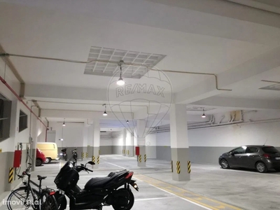 Estacionamento para alugar em Estrela, Portugal