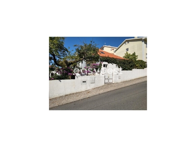 Moradia T2 em Algueirão para arrendamento com anexo e churrasqueira