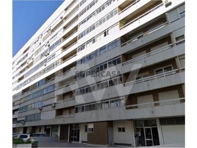 Apartamento T4 para arrendamento na Rua Fernão de Magalhães, Moscavide e Portela