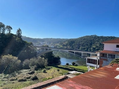 Moradia V5 com varanda e terraço com vista para o rio Douro