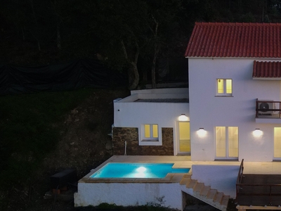 Incomparável Moradia T3 com piscina e vistas de serra em Coimbra
