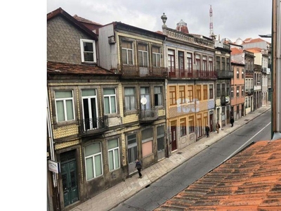 Prédio para reabilitar no Bonfim