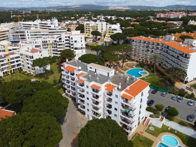 Apartamento T0 em Vilamoura inserido em condomínio com piscina