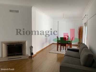 Lisboa Lumiar Apartamento T2+1 para Arrendar junto ao Metro