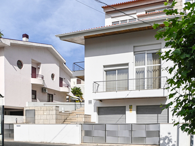 Moradia T5 para arrendamento, com 5 Suítes, Rio Tinto, Porto