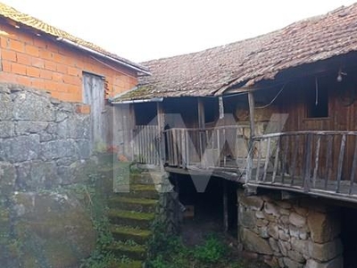 Moradia com pátio e garagem, Sá de Carvalhais, São Pedro do Sul