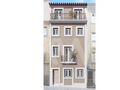 T2 | varanda | Apartamento e prédio remodelado | centro de Lisboa | Arroios | Campo Mártires da Pátria