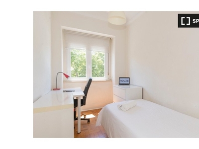 Quarto para alugar em apartamento de 4 quartos em Lisboa
