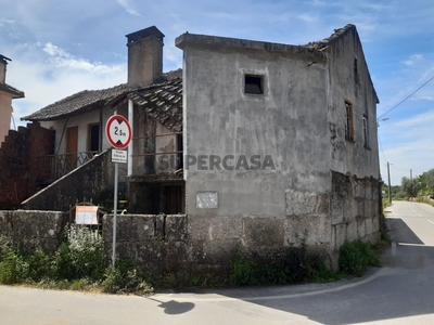 Casa Antiga T4 à venda em Largo Armando Figueiredo Rocha