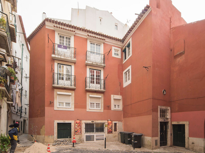 Apartamento T2 | Beco do Penabuquel | Alfama | Lisboa | Remodelação total | Projeto aprovado