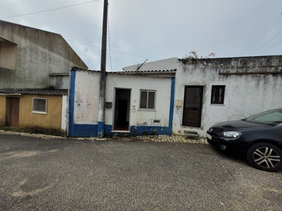 Moradia T1 para renovar, situado na Paúla, Cabanas de Torres em Alenquer