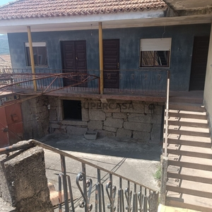 Moradia T3 Duplex à venda na Rua da Estrela Casas