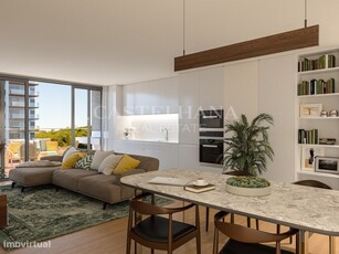 Apartamento T2 com terraço em condomínio privado em Miraflores