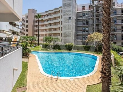 T2 em Vilamoura com boas áreas em condomínio com jardim e piscina, com 128.85m2 de área bruta.